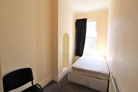 2 bedroom flat to rent - Cambridge Road