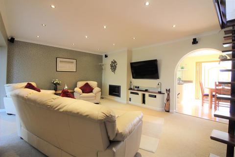 33 Beacon Way, Lympne, Hythe, CT21 4LJ