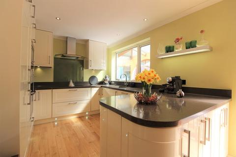33 Beacon Way, Lympne, Hythe, CT21 4LJ