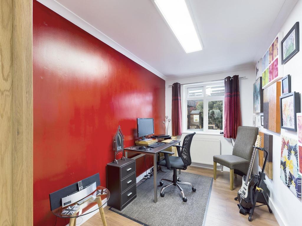 Bedroom /study