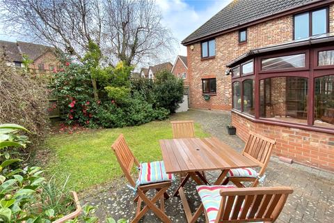 122 Bluebell Drive, Littlehampton, BN17 6UU