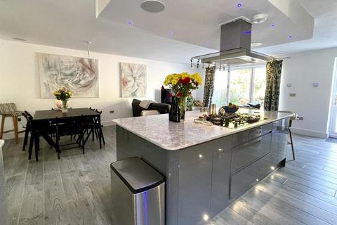 21 Parsonage Barn Lane, Ringwood, BH24 1PS