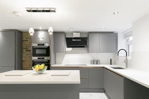 142a Chatsworth Road, London, E5 0LT