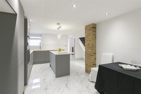 142a Chatsworth Road, London, E5 0LT