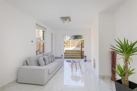 142a Chatsworth Road, London, E5 0LT