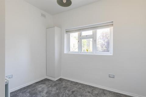 142a Chatsworth Road, London, E5 0LT