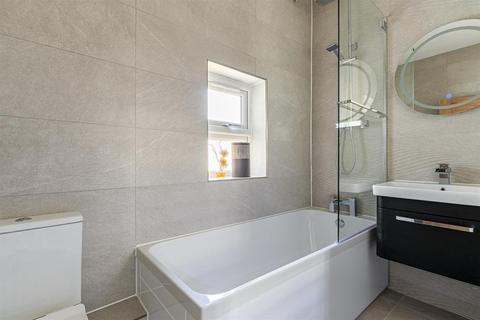 142a Chatsworth Road, London, E5 0LT