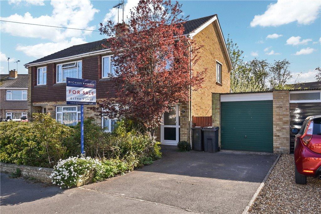 Avon Crescent, Romsey 3 bed semidetached house £340,000