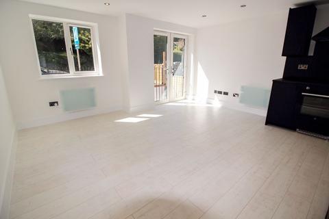 Flat 5, Catherine House Windsor Court Hornchurch Hill, Whyteleafe, CR3 0DA