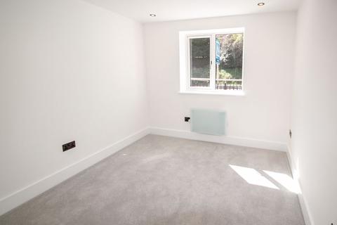 Flat 5, Catherine House Windsor Court Hornchurch Hill, Whyteleafe, CR3 0DA