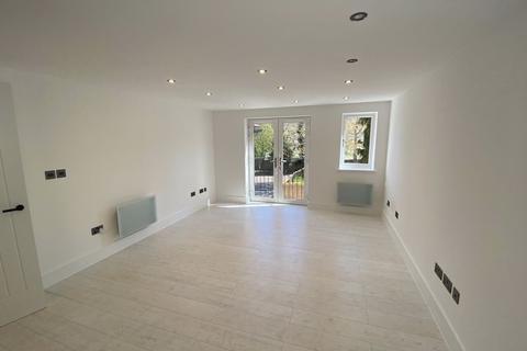 4 Hornchurch Hill, Whyteleafe, CR3 0DA