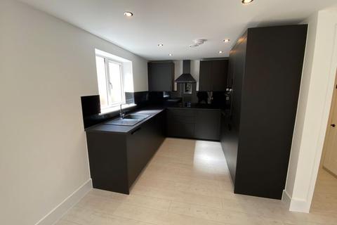 4 Hornchurch Hill, Whyteleafe, CR3 0DA