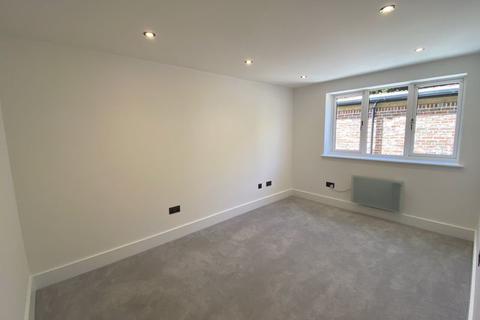 4 Hornchurch Hill, Whyteleafe, CR3 0DA