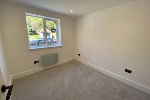 4 Hornchurch Hill, Whyteleafe, CR3 0DA