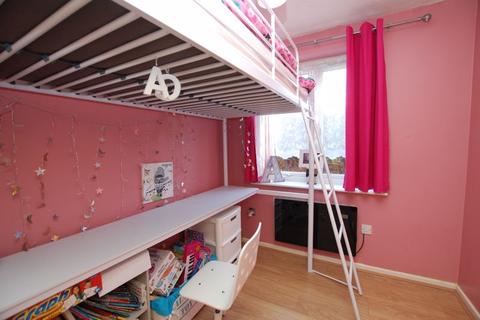 26 Caravel Close, Grays, RM16 6QB