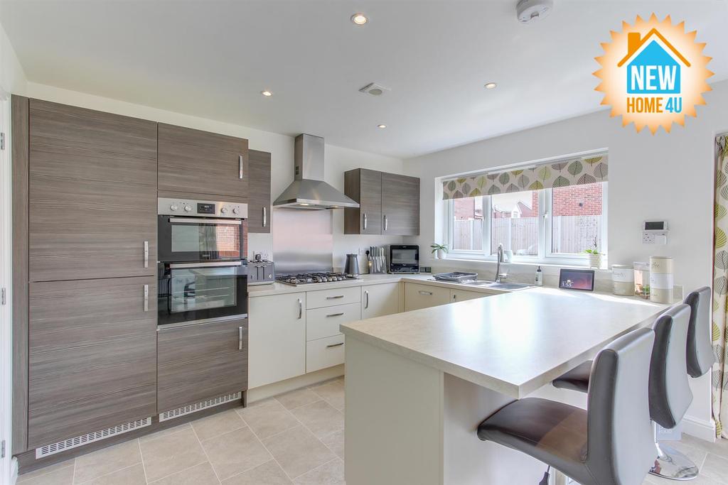 Kitchen / family room: