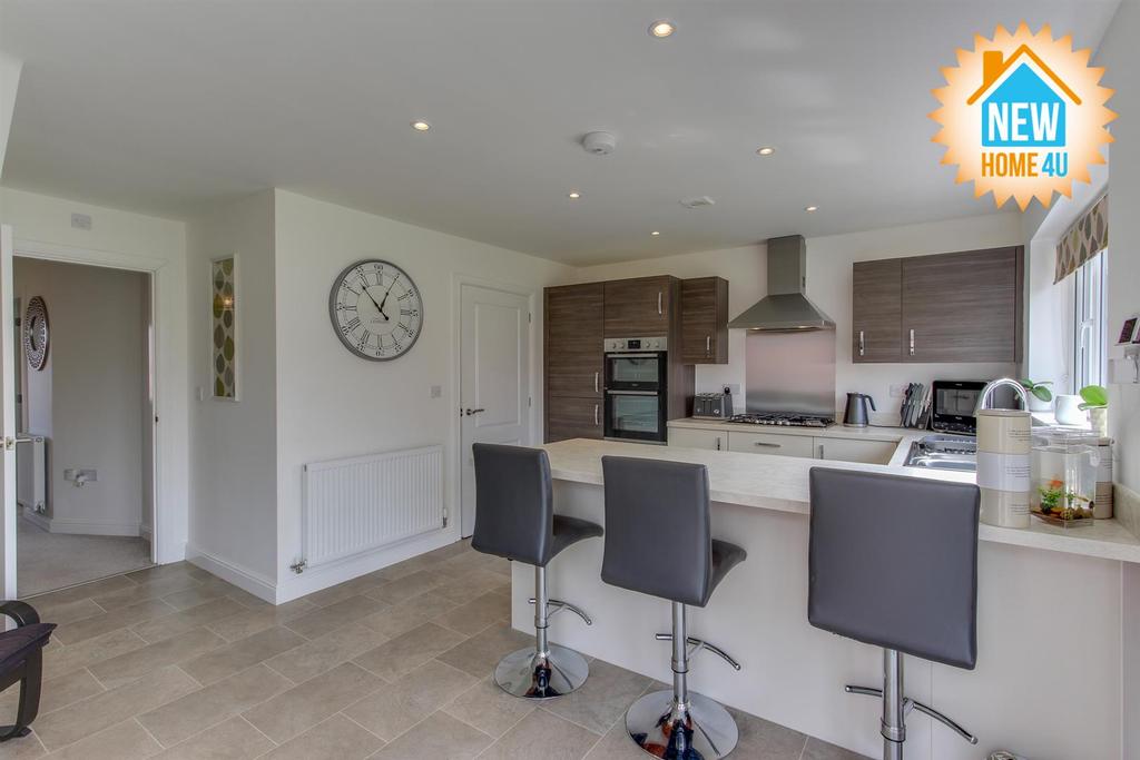 Kitchen / family room: