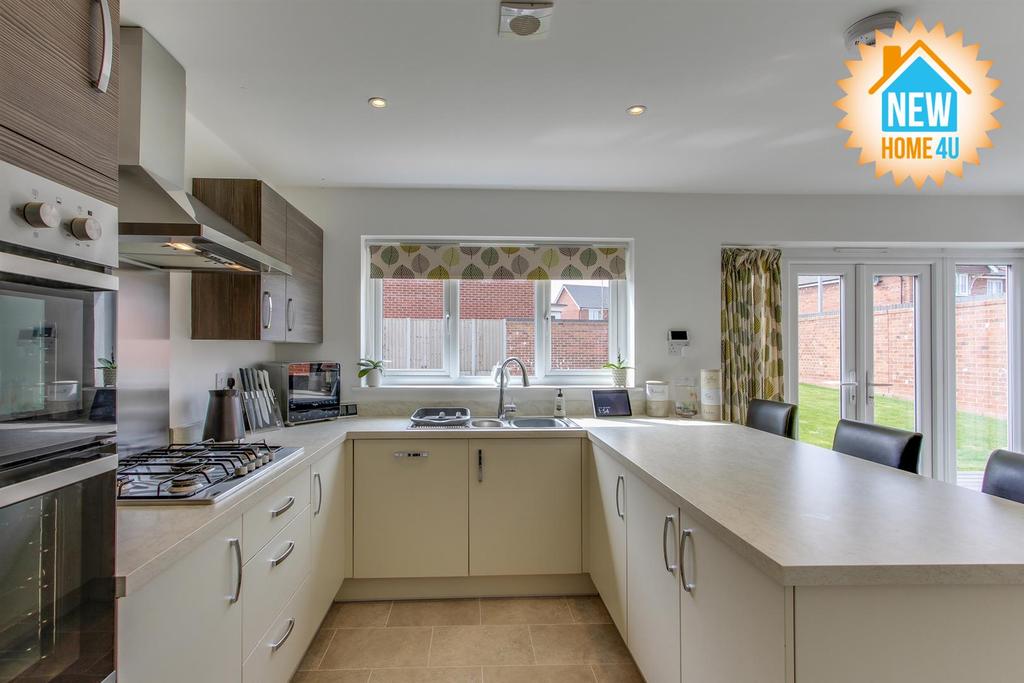 Kitchen / family room:
