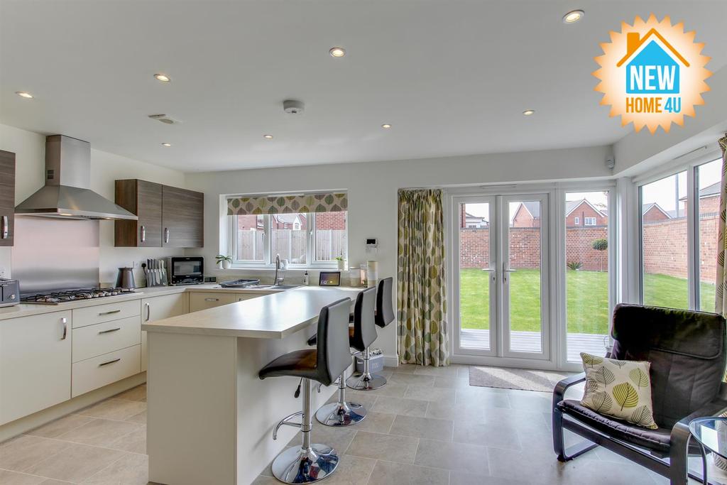 Kitchen / family room: