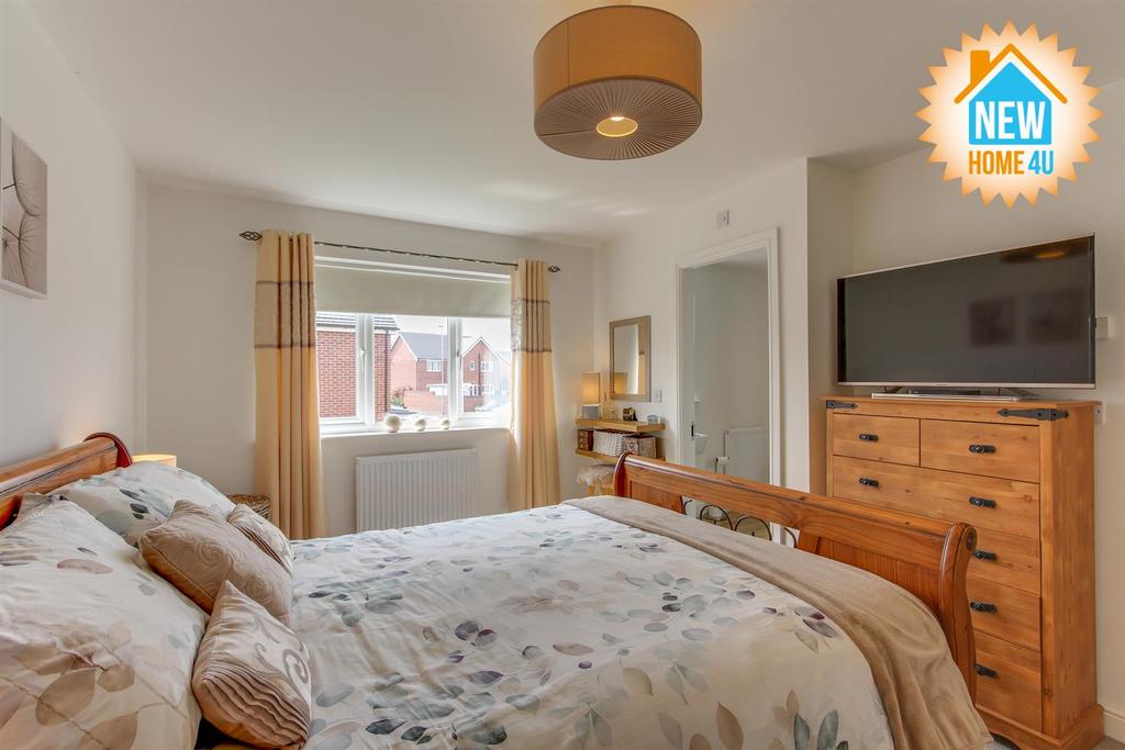 Main bedroom: