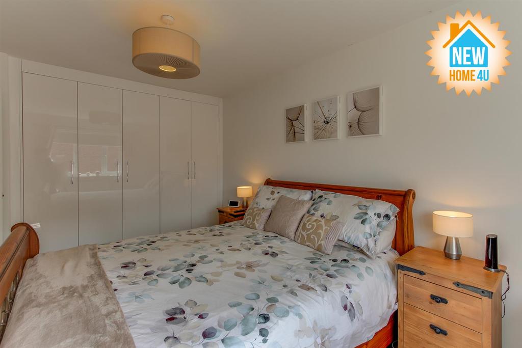 Main bedroom: