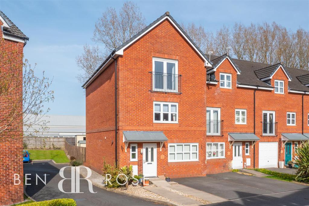 Duxbury Gardens, Chorley 4 bed townhouse £249,995
