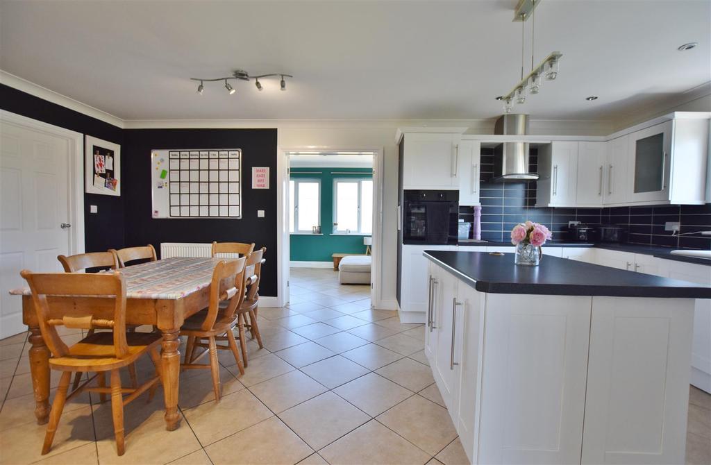 TrefgarnOwen, Haverfordwest 5 bed detached bungalow £340,000