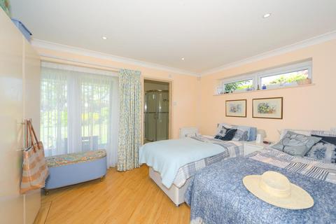 18 Mospey Crescent, Epsom, KT17 4NA