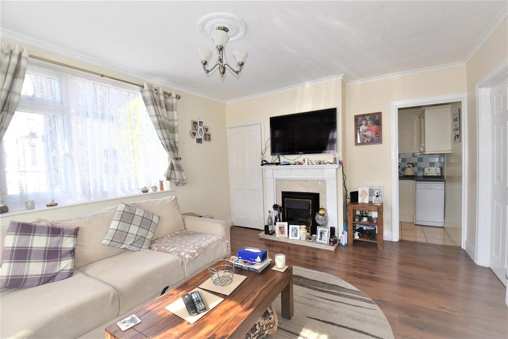 Sutton Court Drive, Rochford 2 bed detached bungalow £315,000
