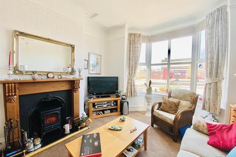 110 Cliff Road, Hornsea, HU18 1JE
