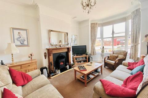 110 Cliff Road, Hornsea, HU18 1JE