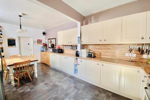 110 Cliff Road, Hornsea, HU18 1JE