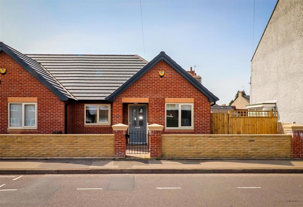Langwith Road, Bolsover, Chesterfield 2 bed semidetached bungalow £