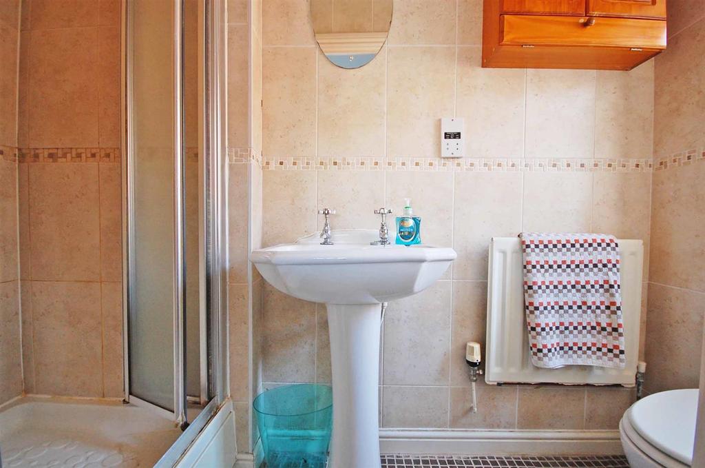 Ensuite to master.jpg