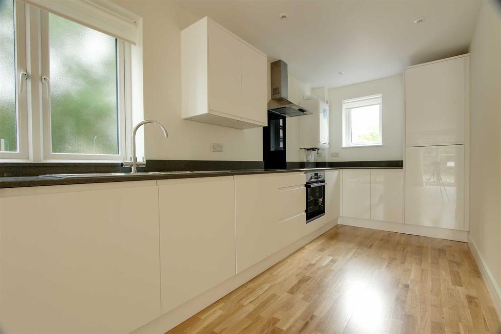 Buckland Wharf, Aston Clinton 2 bed apartment £1,000 pcm (£231 pw)