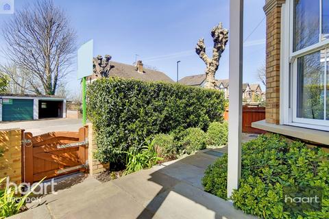 35 Dornton Road, South Croydon, CR2 7DR