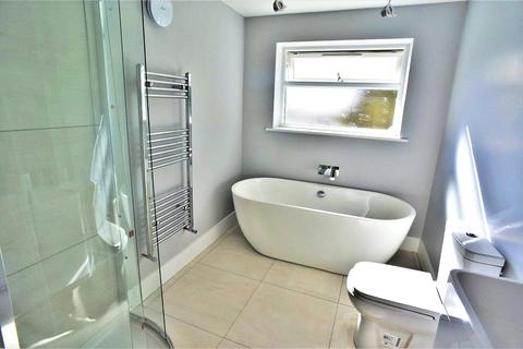 16 Moore Street, Rochester, ME2 3BD