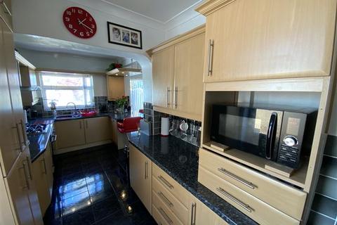 47 Clifton Crescent, Sheffield, S9 4BD
