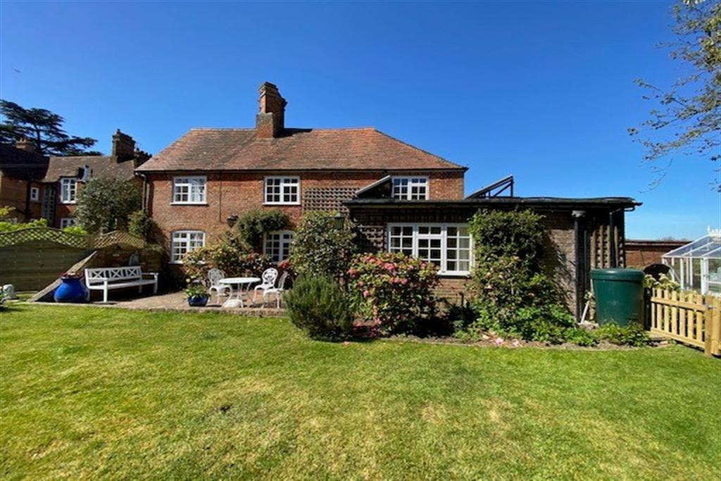 Beech Hill, Reading 3 bed cottage £1,995 pcm (£460 pw)