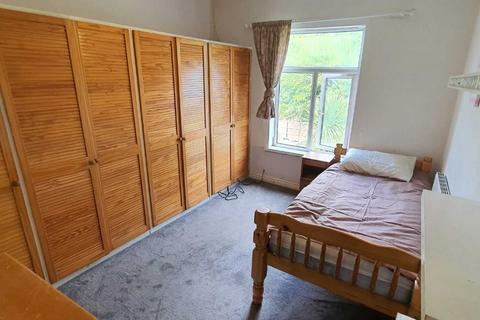 1 bedroom in a house share to rent, Room 2, Sarehole rd, Hall Green,  B28 8DR