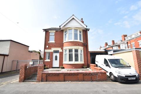 3 Cornwall Avenue, Blackpool, FY2 9QN