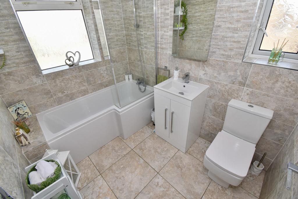 Burnside Avenue, Blackpool, FY4 3 bed end of terrace house £129,950