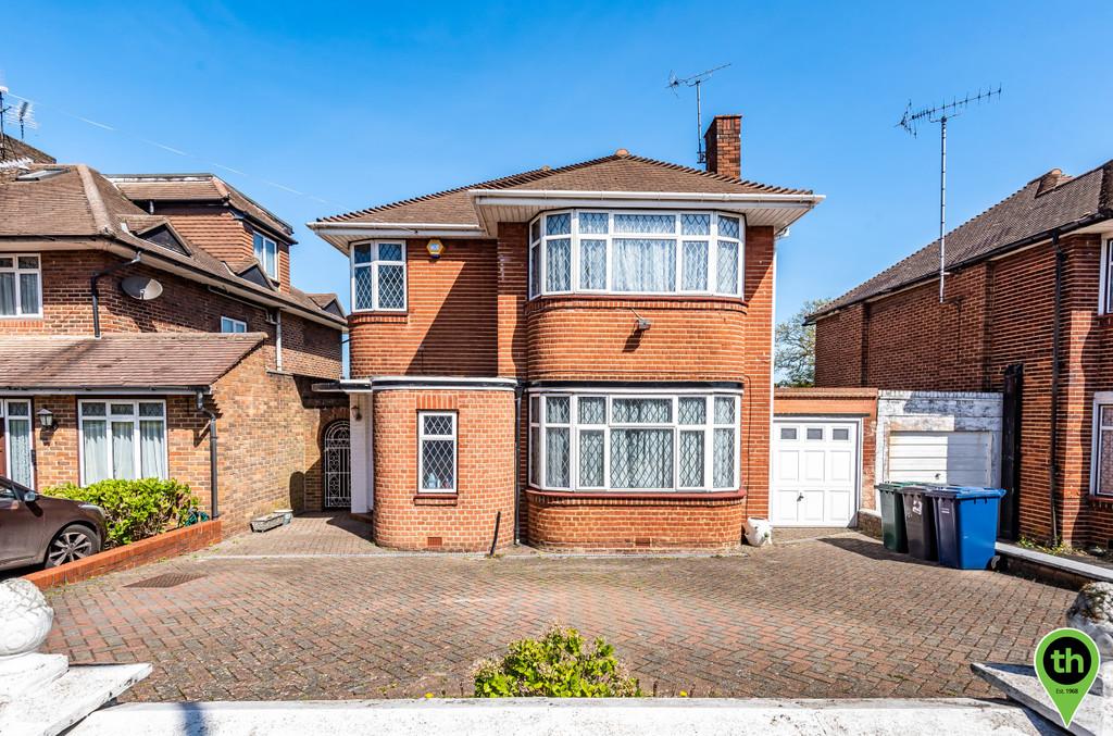 Francklyn Gardens, Edgware 3 bed detached house £750,000