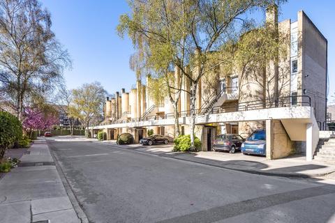 32 Apex Close, Beckenham, BR3 5TU