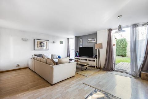 32 Apex Close, Beckenham, BR3 5TU