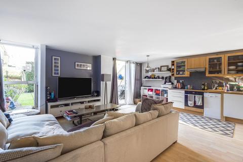 32 Apex Close, Beckenham, BR3 5TU