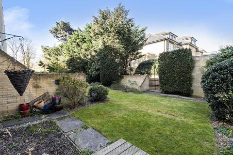 32 Apex Close, Beckenham, BR3 5TU