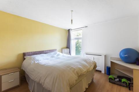 32 Apex Close, Beckenham, BR3 5TU