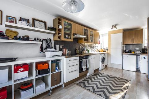 32 Apex Close, Beckenham, BR3 5TU