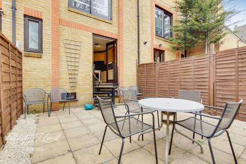 23 Fowey Close, London, E1W 2JP